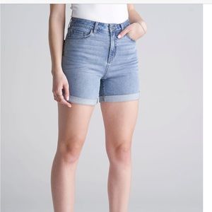 Women’s light blue denim shorts in 30 Extra Tall length